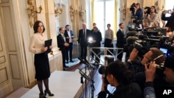 « سارا دینیوس»، دبیر آکادمی سوئد که مسئول انتخاب برنده جایزه نوبل ادبیات است از سمت خود کناره گیری کرد