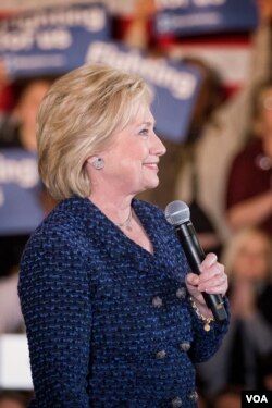 希拉里·克林顿目前在年轻选民中的支持率落后于对手、佛蒙特州联邦参议员伯尼·桑德斯。（美国之音记者方正拍摄）