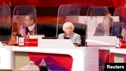 美财长耶伦（中）7月15日在20国集团（G20）财长和央行行长会议上。