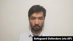 保护卫士组织通过美联社提供的照片显示艾山·伊地热斯2019年在土耳其。