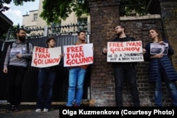 BBC Editor Andrei Kozenko (center) and his wife Julia Lebedeva (second L) on a Picket in support of detained journalist Ivan Golunov outside the Russian Embassy in London, UK on June 8, 2019.