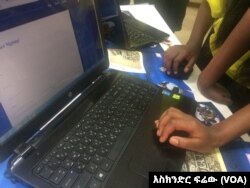 የዩናይትድ ስቴትስ ኤምባሲ ሴት ተማሪዎችን ሲያስመርቅ