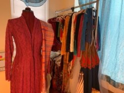 Koleksi Kebaya Nuri Auger (VOA/Made Yoni).