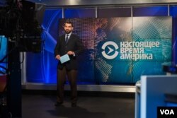 FILE - Roman Mamonov, host of the Current Time America TV program, is seen in a VOA Washington studio, Jan. 9, 2017. Current Time is produced by RFE/RL with significant contributions from VOA.
