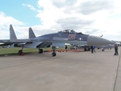 2013年莫斯科航展上的苏-35战机（美国之音白桦拍摄）