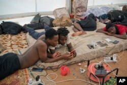 Sierra Leone migrants who were expelled from Algeria wait for repatriation in an International Organization for Migration center in Agadez, Niger, June 5, 2018.