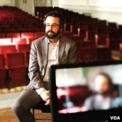 تام ویک - متصدی فیلم در انستیتوی اسمیت‌سونین