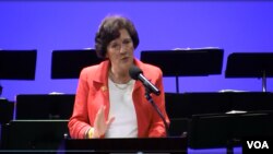 북한인권 자유연맹 후원을 위한 메트로폴리탄여성합창단(MWC) 정기음악회에서 워싱턴의 인권단체인 북한자유연합 수전 숄티 의장이 연설하고 있다.