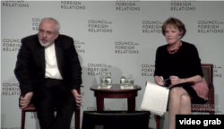 در بخشی از این مراسم حاضران سوال های خود را از آقای ظریف مطرح کردند.