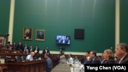 美国众议院奥巴马医保网站听证会(美国之音杨晨拍摄)