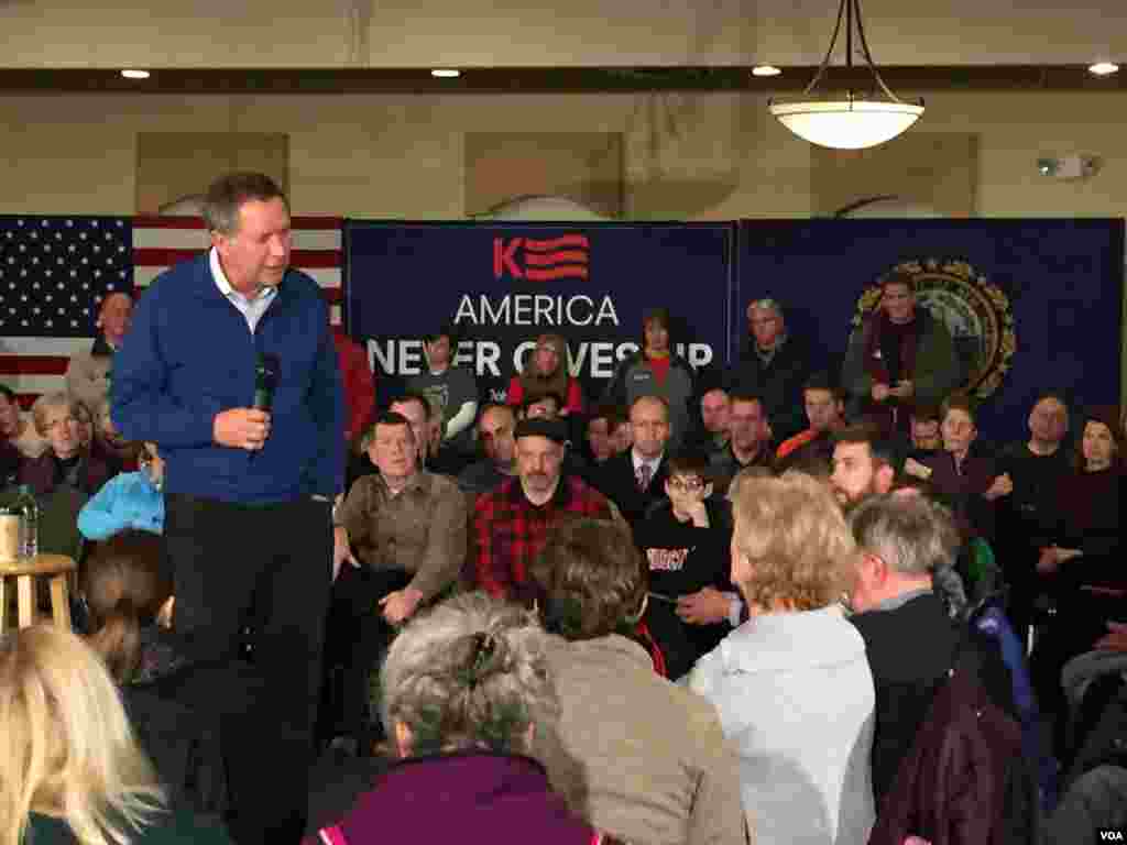 Ohio Governor John Kasich speaks during a Town Hall meeting, Feb. 8, 2016. (Photo: K. Gypson / VOA)