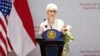 អ្នកស្រី Wendy Sherman អនុរដ្ឋមន្ត្រី​ការបរទេស​សហរដ្ឋ​អាមេរិក ថ្លែង​សុន្ទរកថា ក្នុង​អំឡុងពេល​នៃ​សន្និសីទ​សារព័ត៌មាន​មួយ​ជាមួយ​នឹង​អនុរដ្ឋមន្ត្រី​ការបរទេស​ឥណ្ឌូណេស៊ី លោក Mahendra Siregar ក្រោយ​ជំនួប​របស់​ពួកគេ ក្នុង​ទីក្រុង​ហ្សាការតា ប្រទេស​ឥណ្ឌូណេស៊ី ថ្ងៃទី៣១ ខែឧសភា ឆ្នាំ២០២១។ 