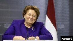 PM Latvia Laimdota Straujuma mengumumkan pengnduran dirinya hari ini, Senin, 7 December 2015 (Foto: dok).