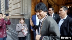 Mantan presiden Bolivia Evo Morales setelah konferensi pers di Mexico City, Meksiko, 27 November 2019. 
