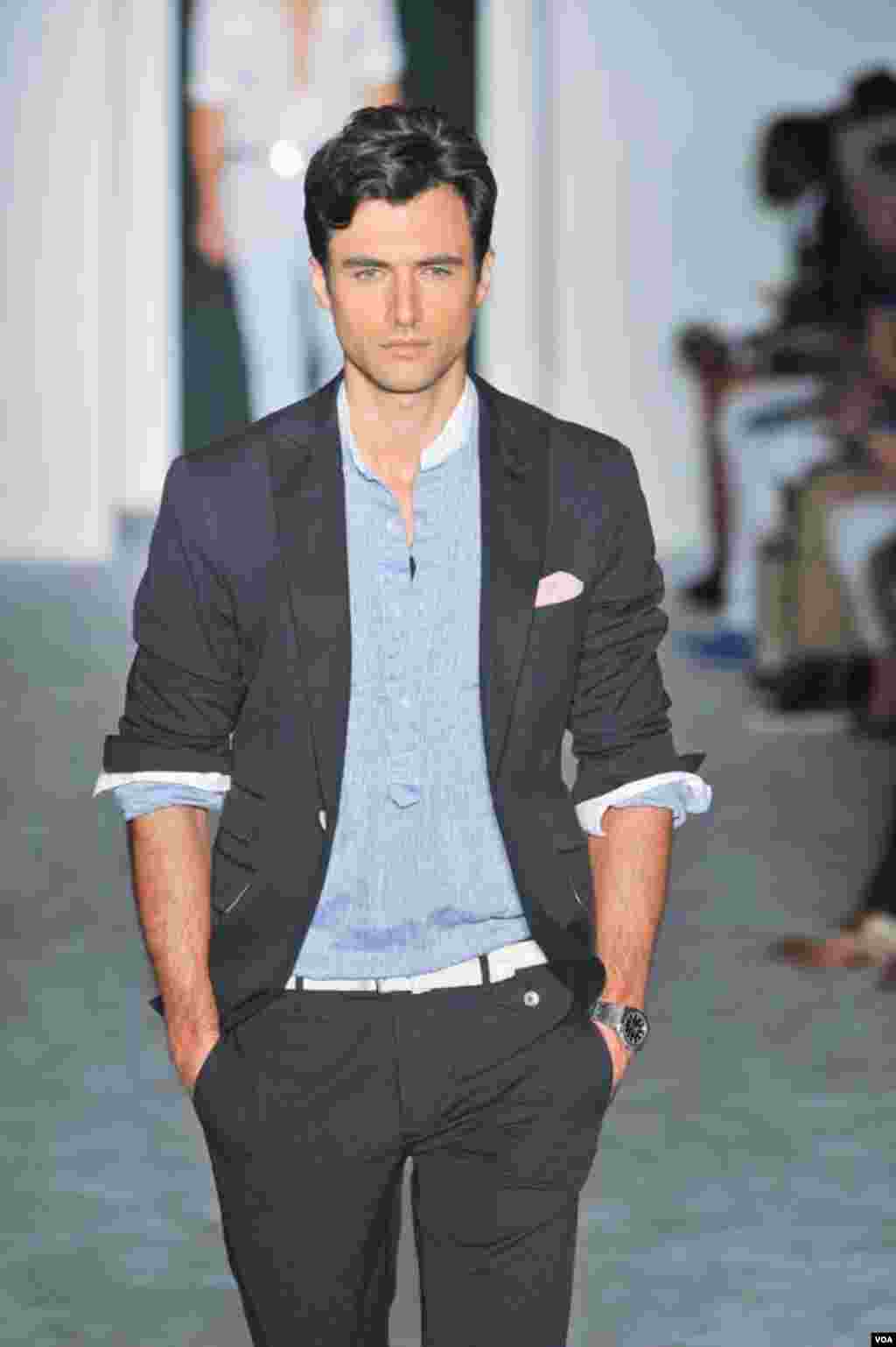 R&uuml;stəm Cəbrayılov Nyu-York moda həftəsində 2013-c&uuml; il kişilər &uuml;&ccedil;&uuml;n amerikalı dizayneri Maykl Bastianın kolleksiyasını n&uuml;mayiş etdirir