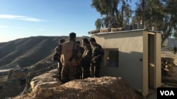 지난 8일 이라크 마크흐모우르 시에서 쿠르드 군이 모술 시 탈환 작전을 준비하고 있다. (자료사진)