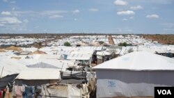 Près de 30,000 citoyens Nuer dans un camp des Nations unies à Juba, Soudan du Sud, le 15 avril 2016. (VOA/J. Patinkin)