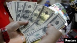 Zimstat says latest figures show that the annual inflation for May was -0,19 percent, gaining -0,07 percentage points on the April rate of -0,26 percent as the drop in prices slowed down when compared to last year.