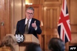 2024年7月6日英国首相斯塔默伦敦唐宁街举行新闻发布会