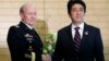 일본을 방문 중인 마틴 뎀프시 미군 합참의장(왼쪽)이 26일 도쿄에서 아베 신조 일본 총리와 회담했다.