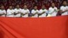 Tim sepak bola Indonesia menyanyikan lagu kebangsaan mereka menjelang pertandingan mereka melawan Vietnam untuk medali perunggu pada SEA Games di Singapura, Senin, 15 Juni 2015. (Foto: AP)