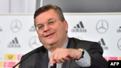  Reinhard Grindel à Milan, lors d'une conférence de presse, le 14 novembre 2016.