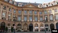 Paris şəhərinin Vandom meydanında bina