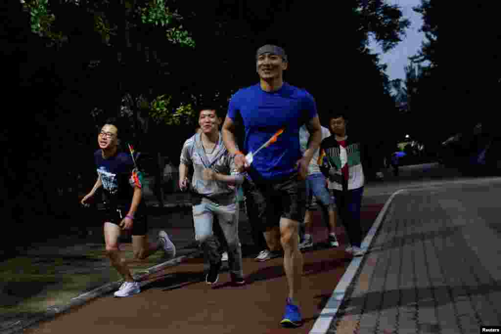 2018年5月17日，人们在北京参与&ldquo;国际不再恐同日&rdquo; 长跑活动。 中国有多所中学的学生在5月17日举办了同志权益活动，包括北大附中、北京十一学校、人大附中、北京八十中、 101中学、北师大实验中学以及杭州外国语学校。但武汉大学通过短信和微信通知学生说： &ldquo;少数学生受西方亚文化影响，可能会于今天在网络平台上策动鼓吹同性恋的活动。请大家不要跟帖，更不要参加集会！&rdquo;&ldquo;此事非同小可，具有和校外乃至国外势力串连之可能，请同学们引起重视。&rdquo;