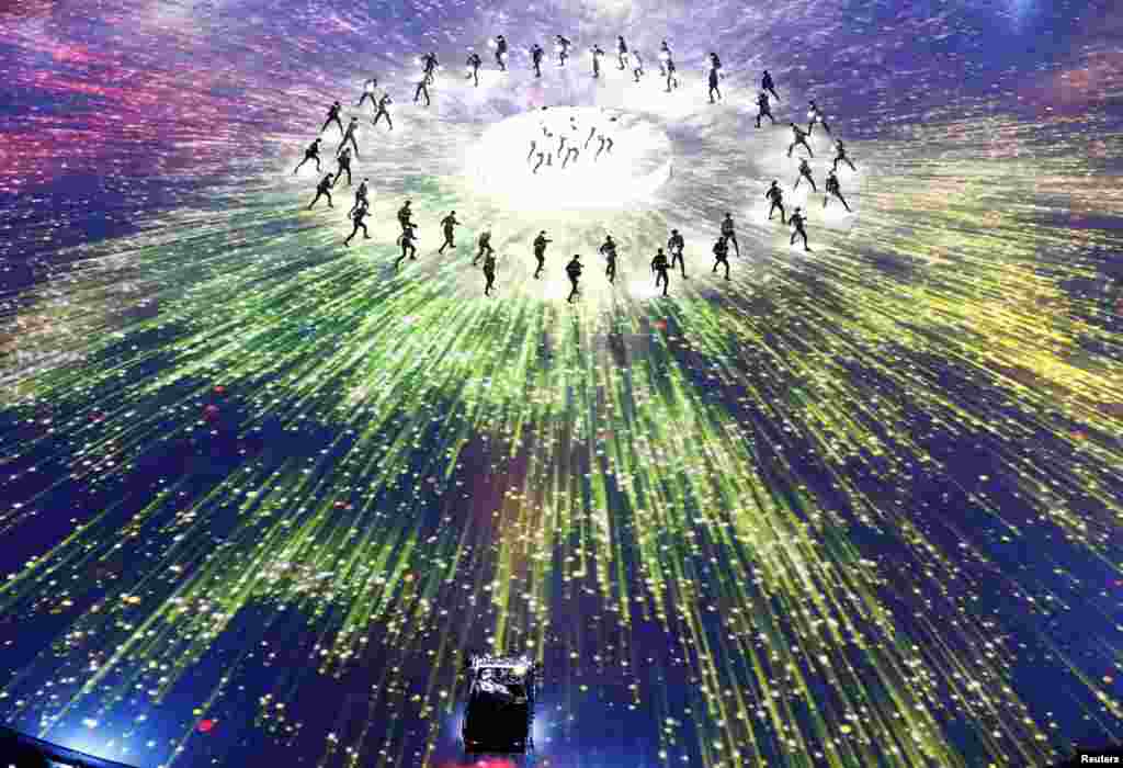 平昌冬奥会闭幕式上的艺术表演。（2018年2月25日）