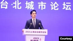 台北市长蒋万安2023年赴上海参加双城论坛在中国刮起炫风。(取自蒋万安脸书)