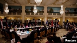 5月12日，作为美国-东盟峰会的一部分，东盟领导人与美国商务代表们在华盛顿会晤。