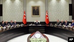 Le president de la Turquie Recep Tayyip Erdogan parle au Conseil de Securite National pour la prolongation de l'etat d'urgence pour trois mois de plus, Ankara, le 17 janvier 2018