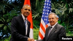 باراک اوباما، رئیس جمهوری آمریکا روز دوشنبه مورد استقبال رسمی رئیس جمهوری کوبا قرار گرفت.