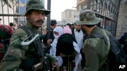 حمله زمانی آغاز شد که محصلان در صنفهای درسی حاضر بودند.