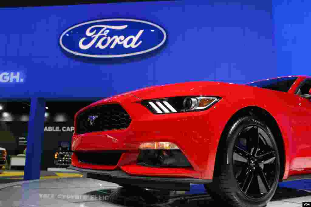 2015 福特野马跑车车灯