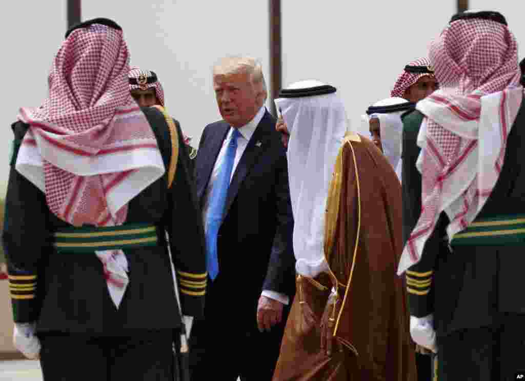 ملک سلمان در فرودگاه از آقای ترامپ استقبال کرد