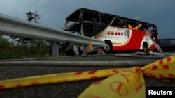 19일 타이완 타오위안 공항으로 향하던 중 화재가 발생한 중국인 관광버스.
