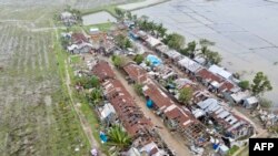 یو سمندري توپان د هند او ګاونډي بنګله دېش ځینې ساحلي سیمې لاندې کړي.