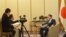 日本内阁官房长官菅义伟在东京接受美国之音专访（资料照片）