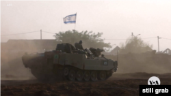 L'attaque du 7-Octobre a entraîné la mort de 1.210 personnes côté israélien, puis, au moins 46.788 Palestiniens, en majorité des civils, ont été tuées dans la bande de Gaza.