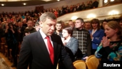 Pemimpin separatis Ukraina, Alexander Zakharchenko, tiba dalam upacara pelantikan di Donetsk, Ukraina timur, November 2014.