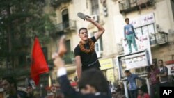 معترضین در مقابل دادگاه قانون اساسی خواستار کنار رفتن حکومت موقت نظامی شدند