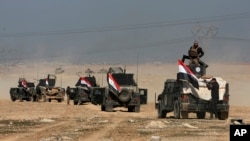 伊拉克特种部队向摩苏尔西部挺进。（2017年2月23日）