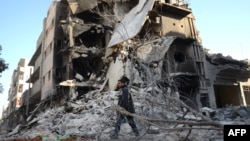 지난 25일 시리아 북서부 접경 마을 알바브에서 전쟁으로 붕괴된 건물. (자료사진)