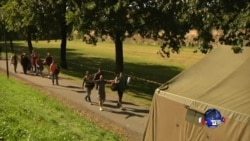 奥地利小镇接待过境难民