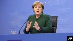 La Chancelière Angela Merkel parle pendant un sommet à Bruxelles, le 10 mars 2017.