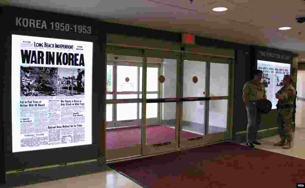 미국 국방부 청사의 한국전쟁 기념 전시관 입구. 한국 전쟁 발발을 보도한 ‘롱비치인디펜던트(Long Beach Independent)’ 신문의1950년 6월 25일자 1면이 전시돼 있다.