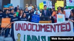 加州州议会参议员拉腊在首都造势（网路截图）