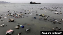 中国的雅鲁藏布江流入印度后被称作布拉马普特拉河 (资料图，2012年3月21日)。