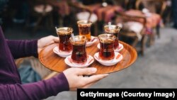 چای داغ «تازه دم» برای چشم‌هایتان خوب است.